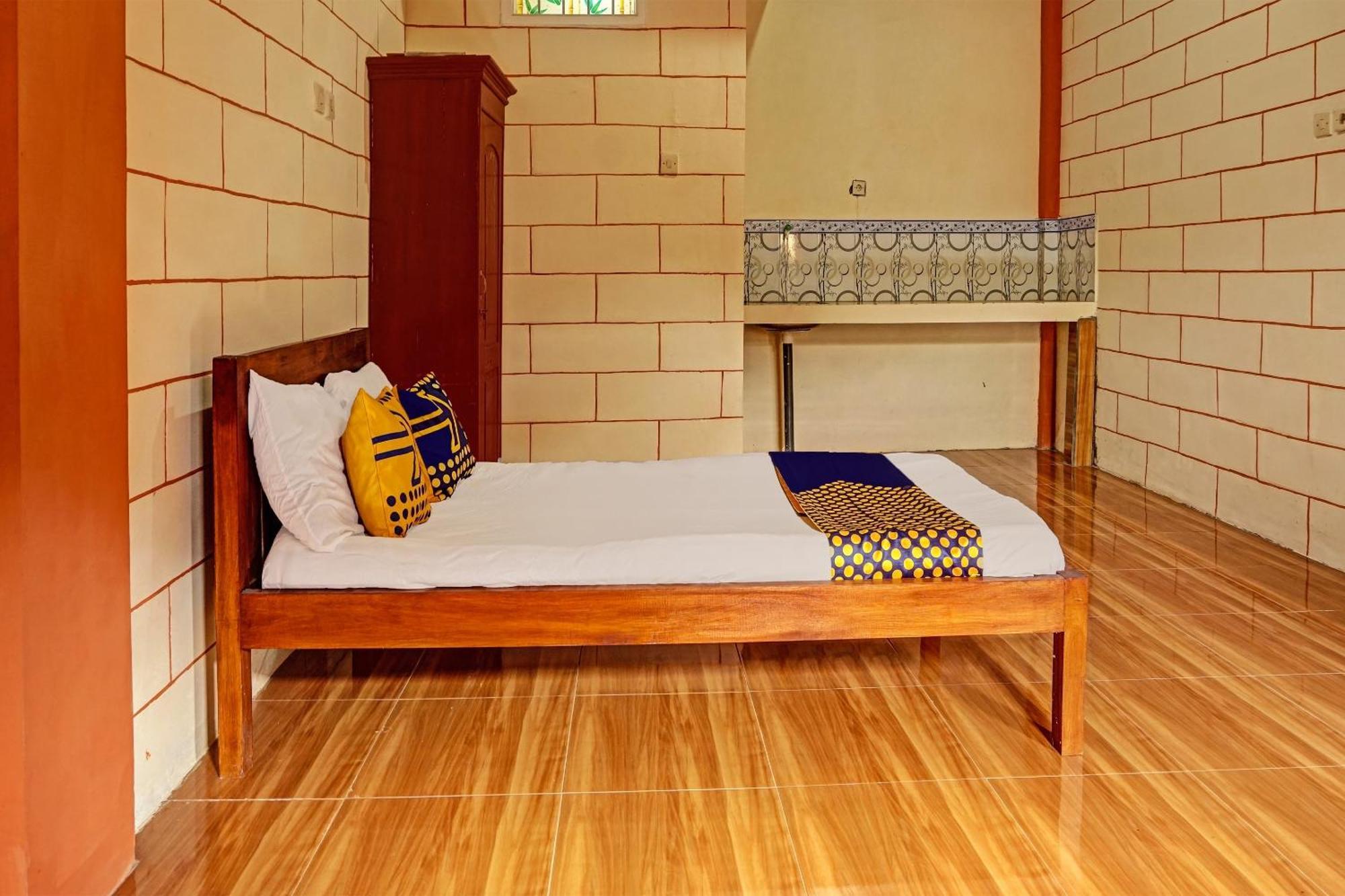 Hotel Oyo Life 92568 Joglo Syariah 2*