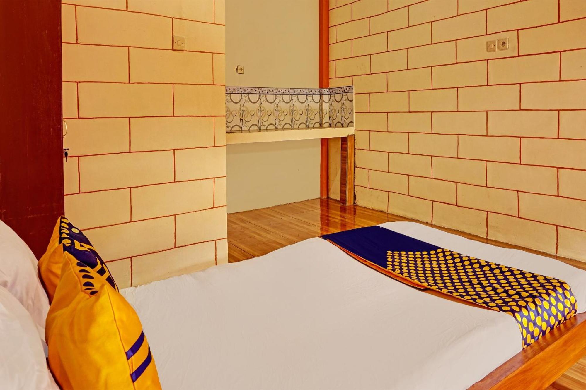 Hotel Oyo Life 92568 Joglo Syariah Malang