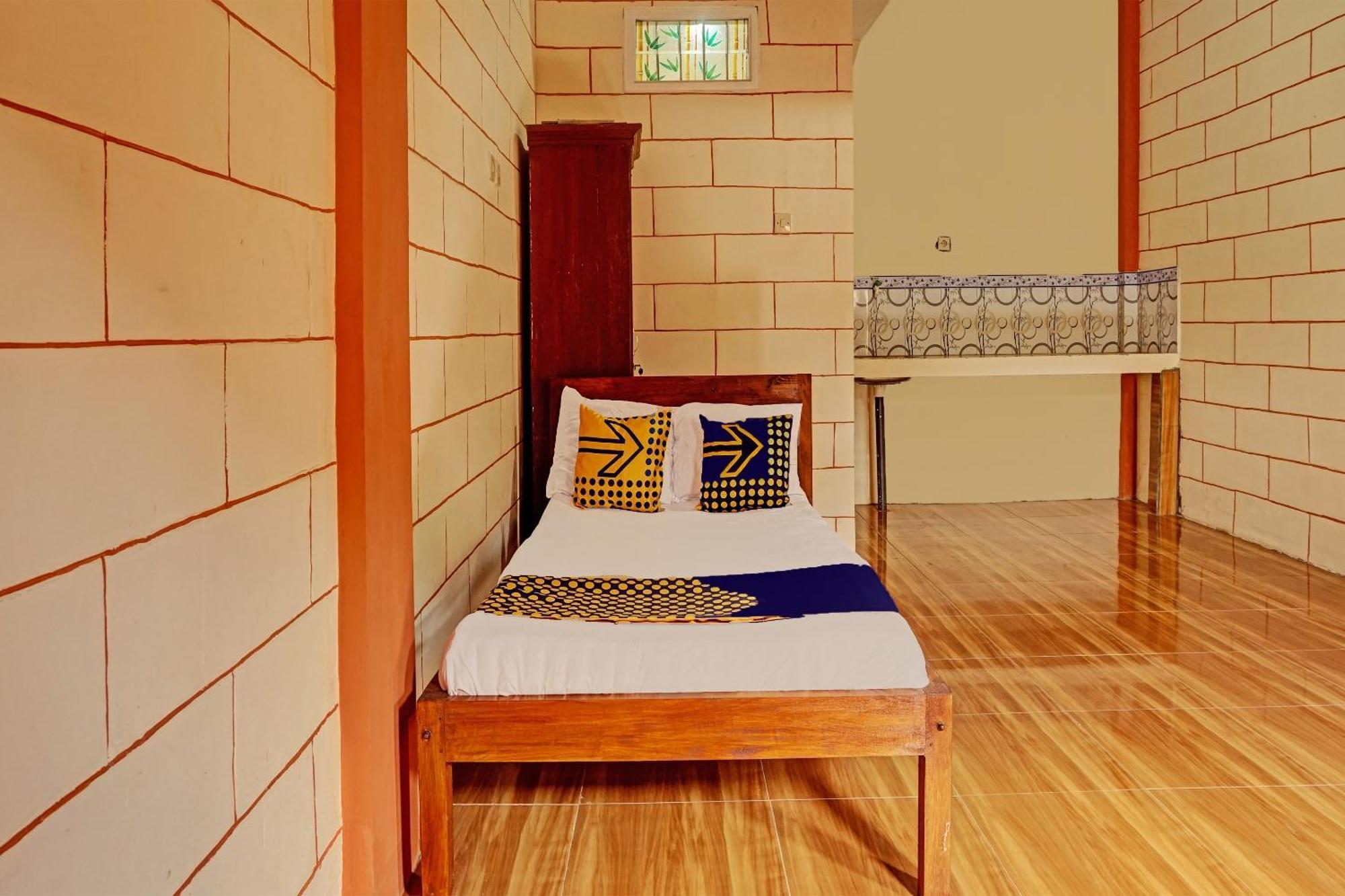 Hotel Oyo Life 92568 Joglo Syariah Malang